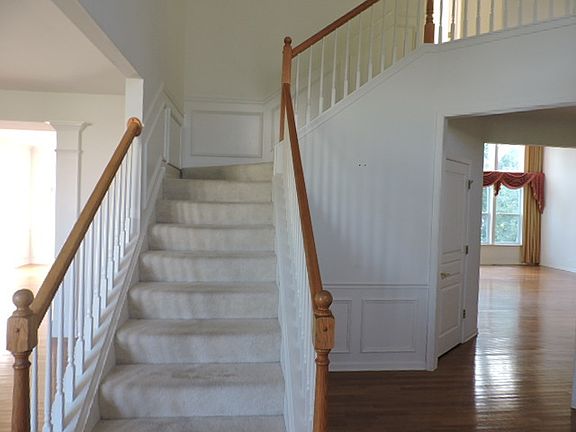 3rd image of 105 Black Hill Dr