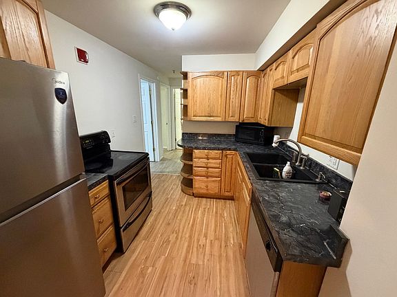 2nd image of 42 Commerce St #B1