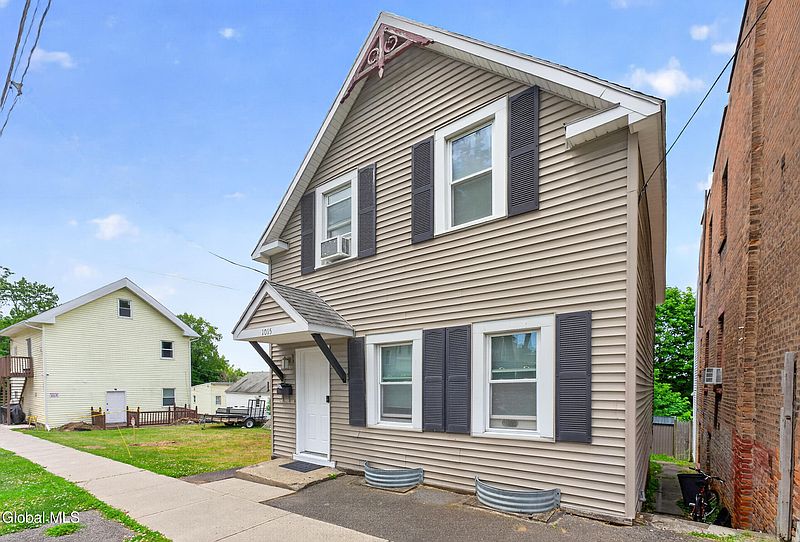 3rd image of 1015 1st Street