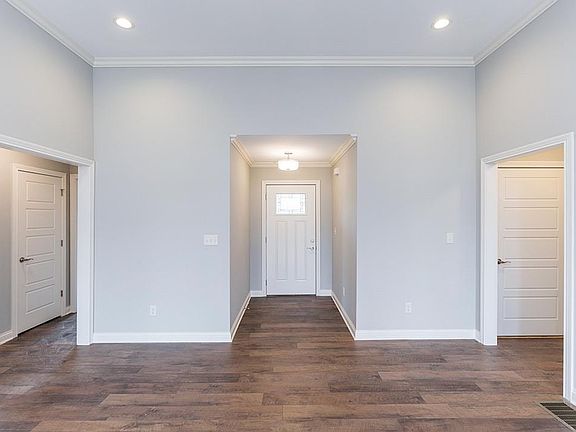 3rd image of 1029 Melbourne Way