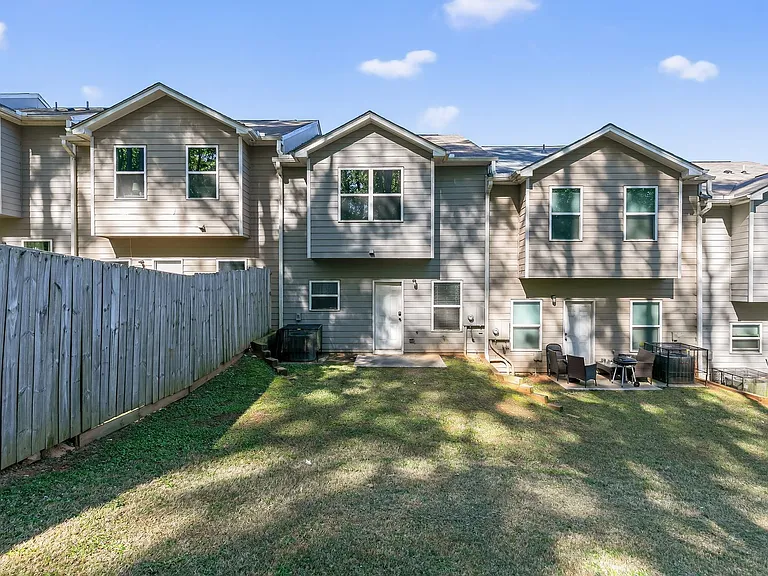 1110 Highwood Ln — Photo 16