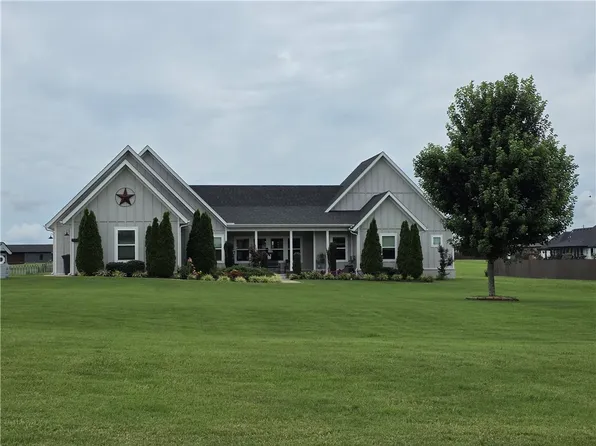 11985 Viney Grove Rd, Prairie Grove, AR 72753