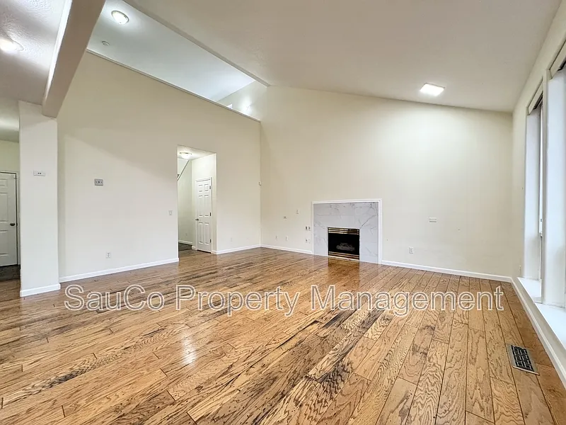 3 bed, 2.5 bath, 1940 sqft, $2,850 — Photo 4