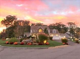 135 Cardinal Cir, Raynham, MA 02767