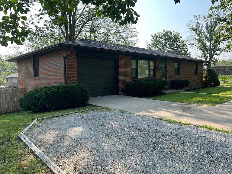 800 N West Park Ln — Photo 2