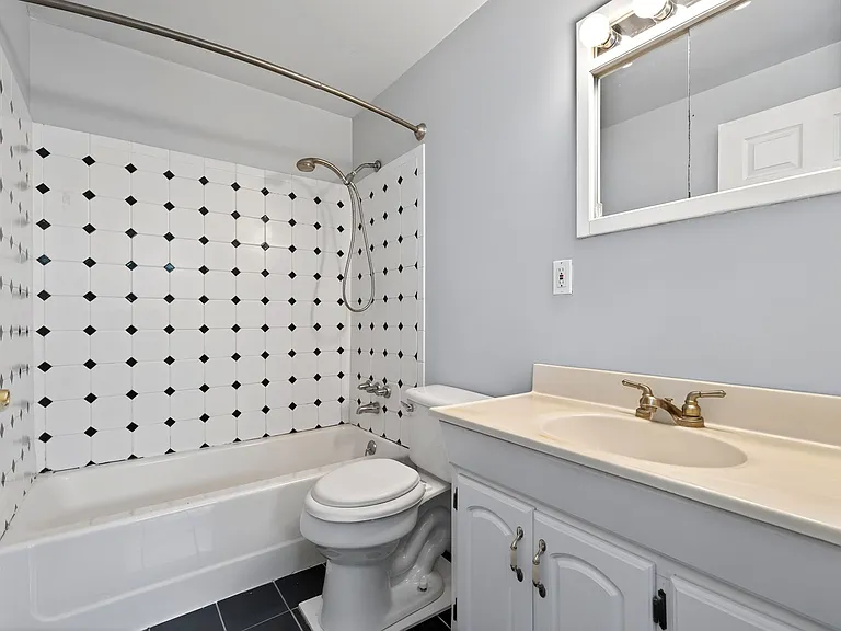 95 Goldengate Dr — Photo 17