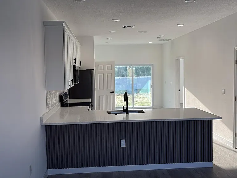 833 Colville Dr — Photo 5