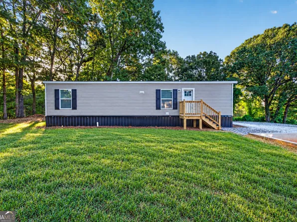 61 Bennys Dr, Cleveland, GA 30528