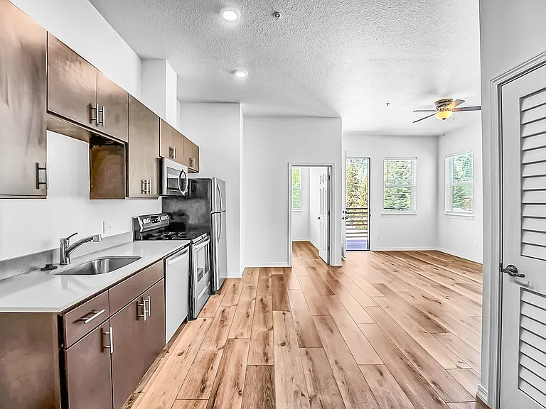 580 1st Ave N #206 — Photo 2