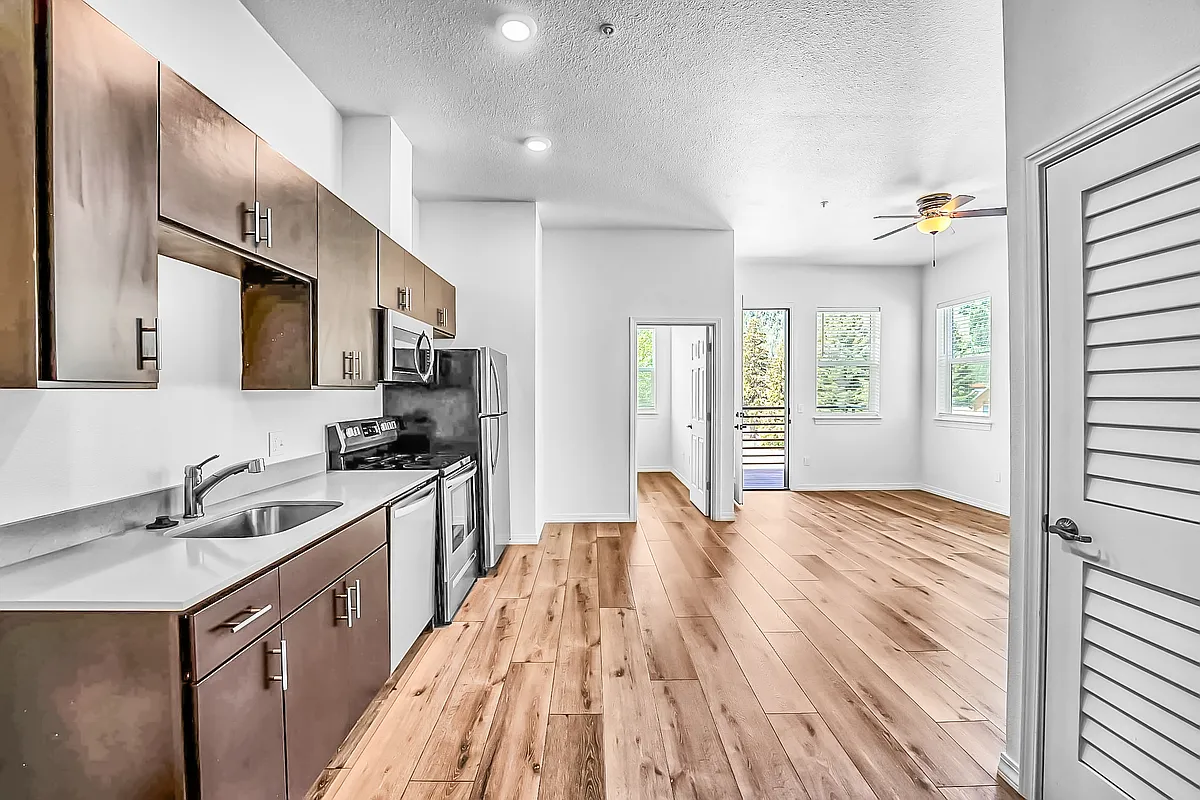 Building Photo - 580 1st Ave N #206