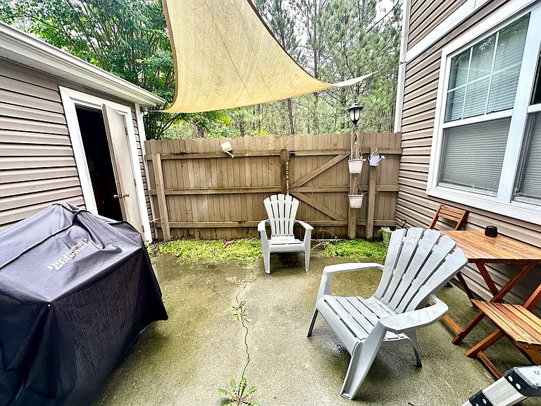 4329 Farringdon Way — Photo 12