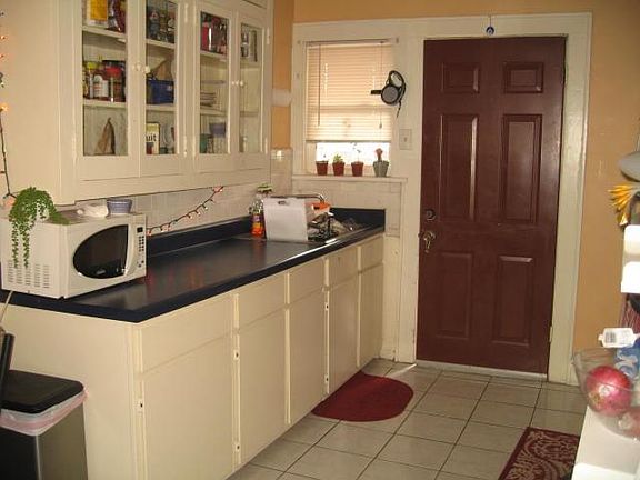 5th image of 2401 Driscoll St APT 3