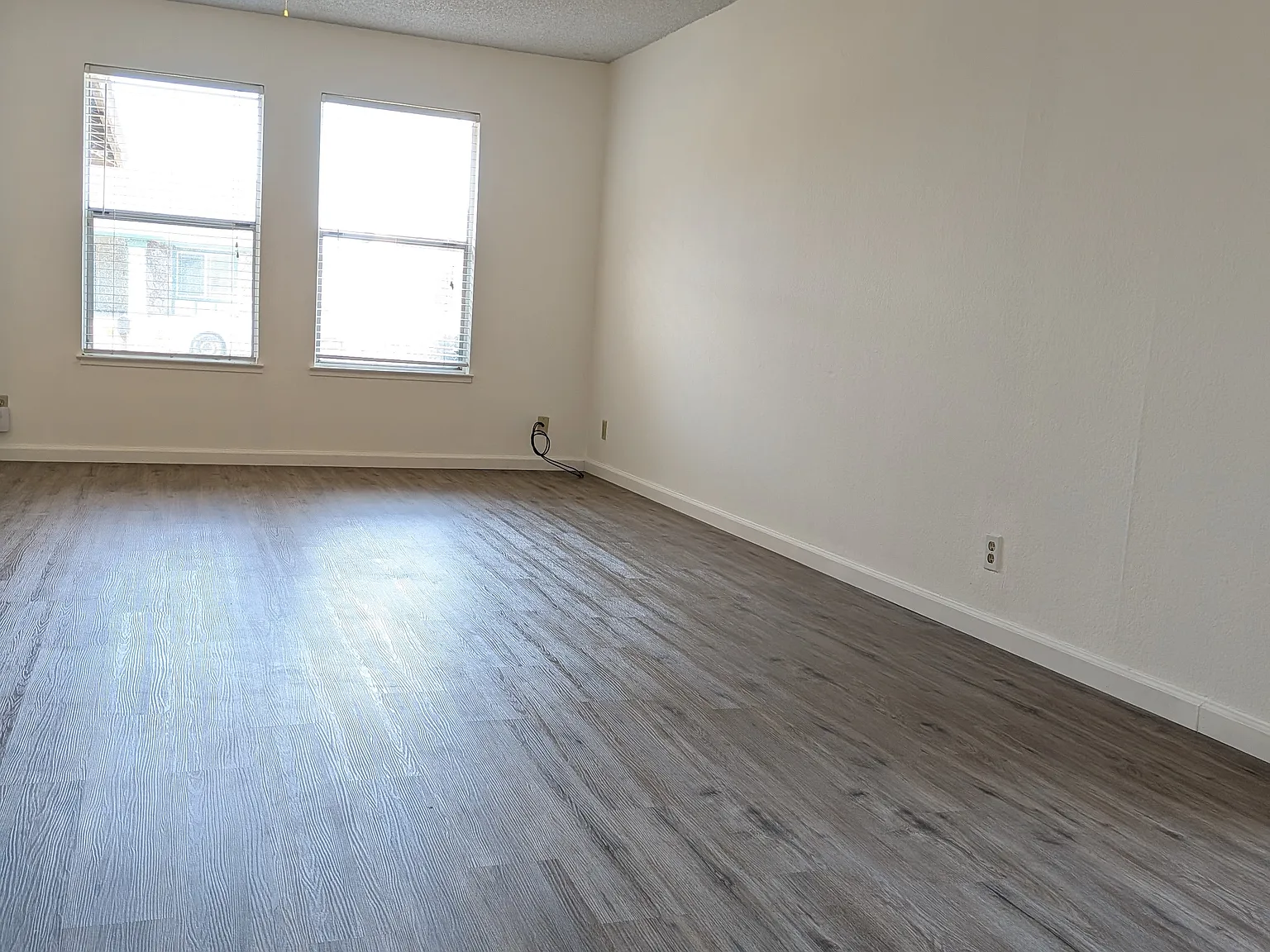 4 bed, 1405 sqft, $3,000 — Photo 2