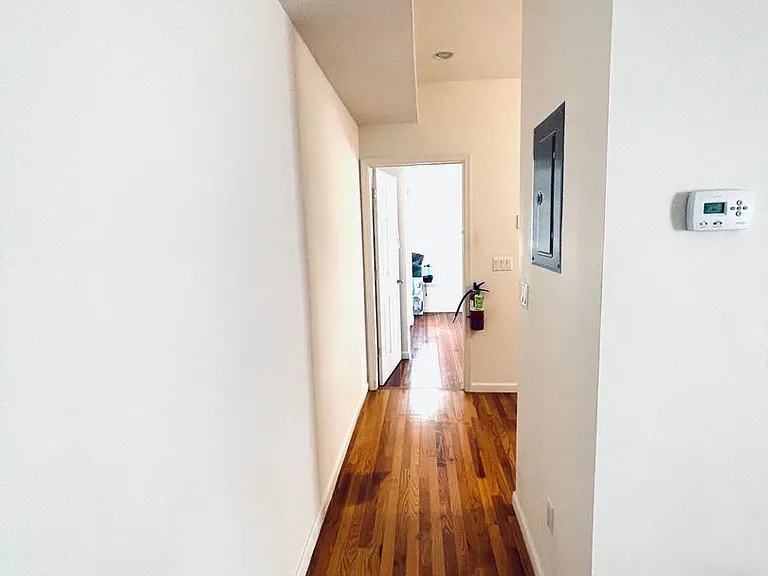 16-18 Wallace St — Photo 5