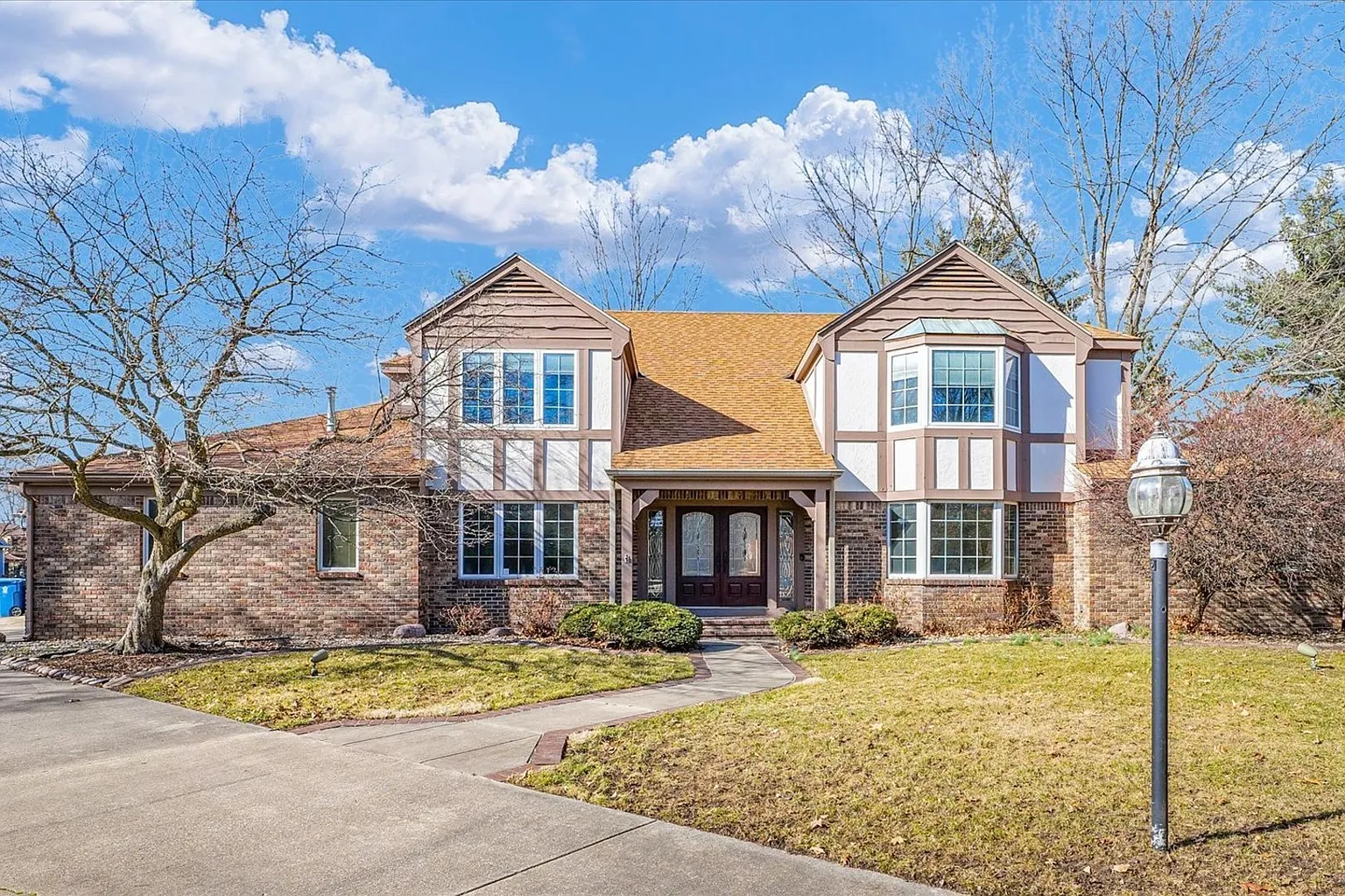 1316 Broadmoor Dr photo 1