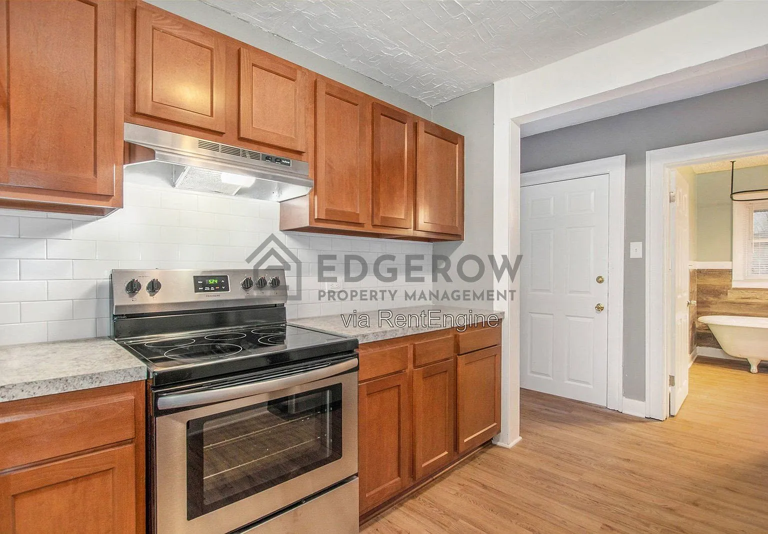 2 bed, 1.0 bath, 862 sqft, $1,350 — Photo 2