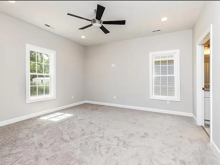 1446 E Main St — Photo 13