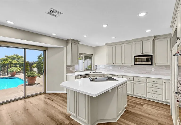 1165 Catalina Blvd — Photo 6
