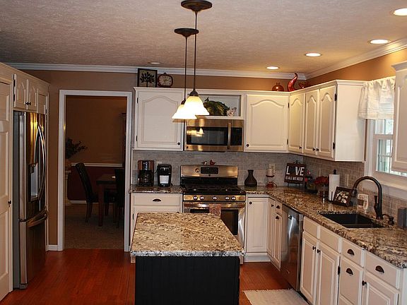 3rd image of 51105 Hunter Cove Ct