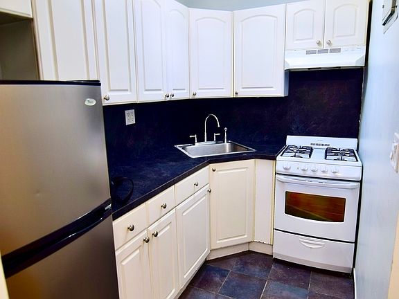 3rd image of 163 W 71st St #3RA