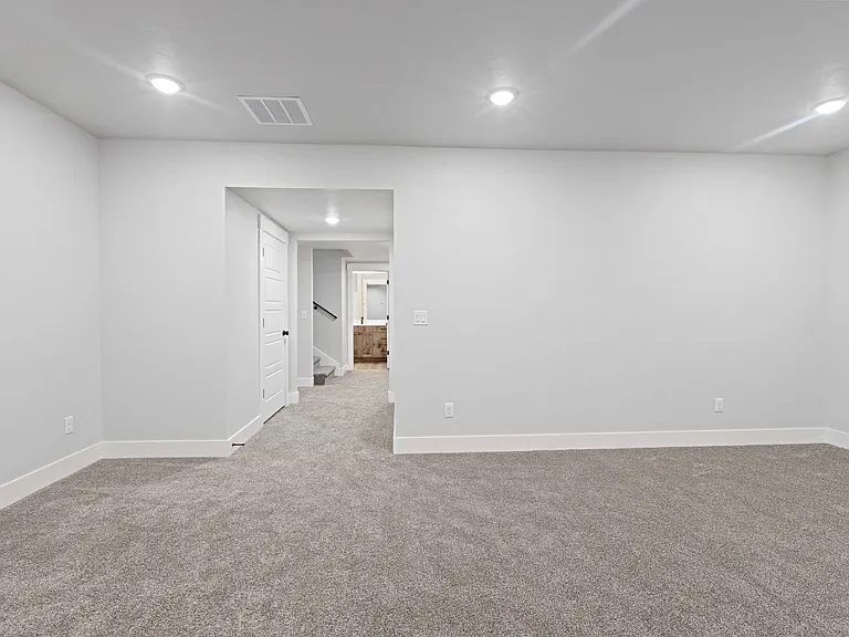 656 Jeanine Dr — Photo 52