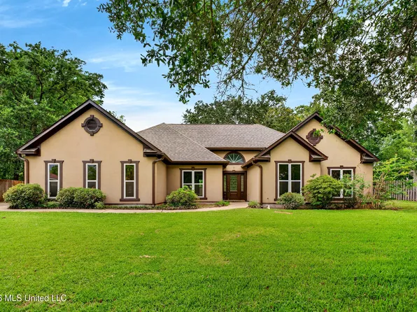 153 Spence Dr, Pass Christian, MS 39571