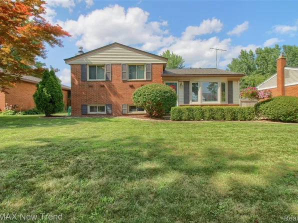 254 Harvard Ave, South Lyon, MI 48178