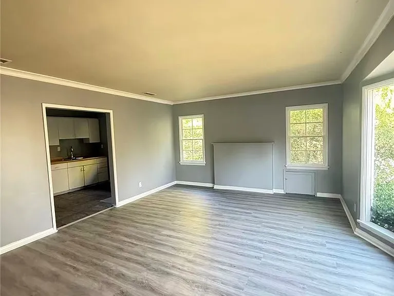 1045 Locust St — Photo 7