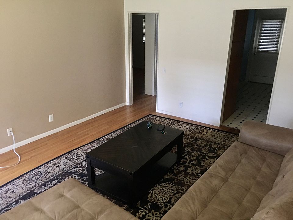 Living Room reverse angle (furnishings not included-shown only for spacing)