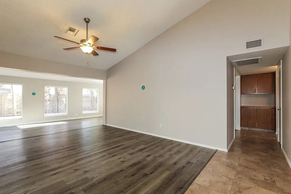 3 bed, 2.0 bath, 1700 sqft, $2,295 — Photo 4