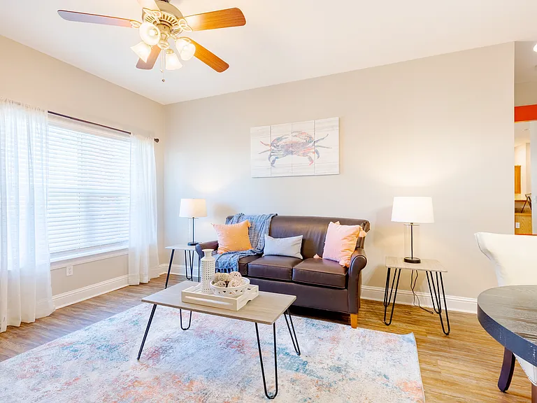 Oceanaire Apartments — Photo 6