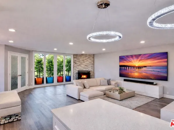 150 N Almont Dr Unit 203, Beverly Hills, CA 90211