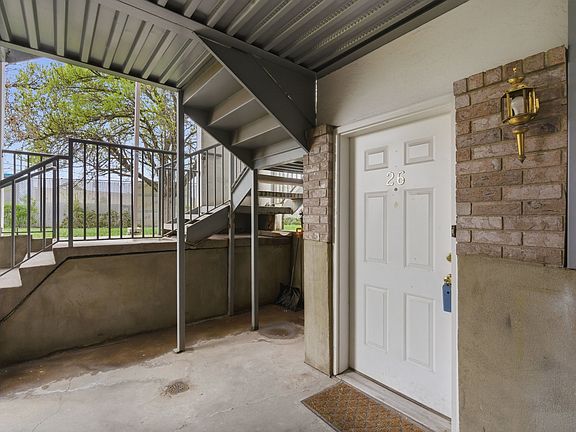 5th image of 1533 N Riverside Ave W #26