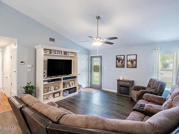 3rd image of 15165 Sunset Dr