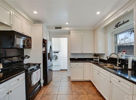 4th image of 1746 Yorba Dr