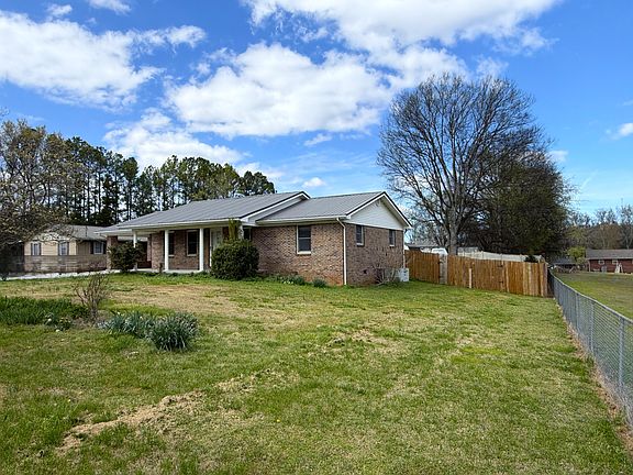 3rd image of 858 Burnett Dr