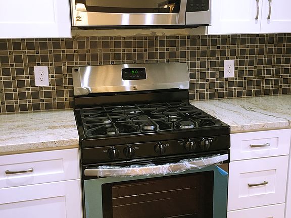 4th image of 213 N Moetz Dr