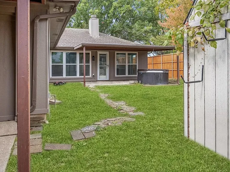 2218 Fuqua Rd — Photo 16