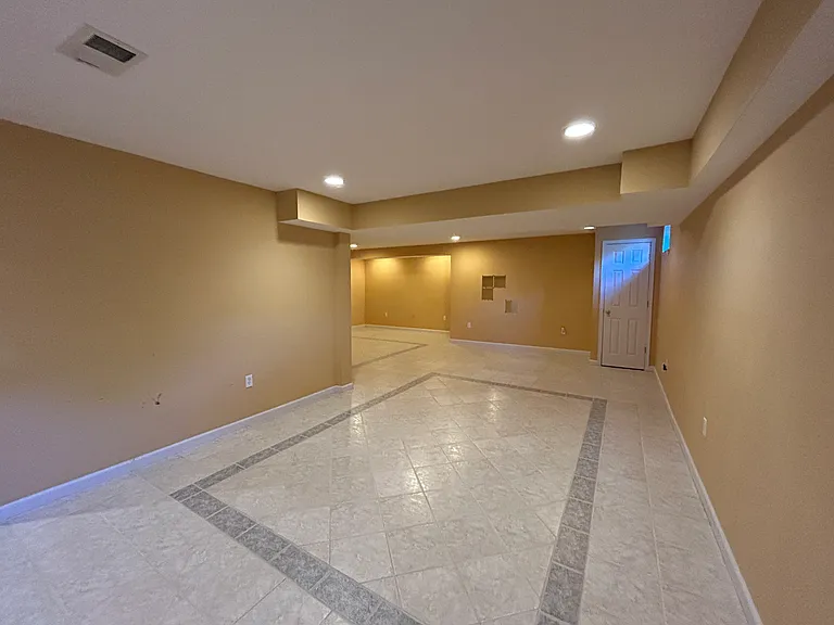 240 Kensington Dr — Photo 15