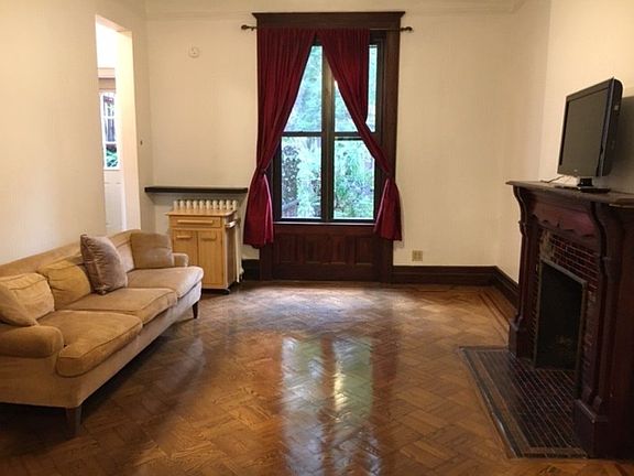 3rd image of 221 W 78th St APT 2R