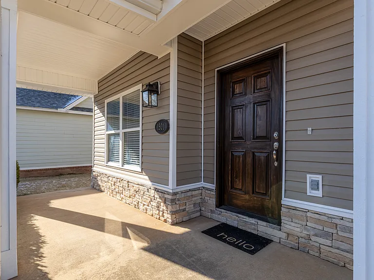 1501 NE Dysart Woods Ln — Photo 5