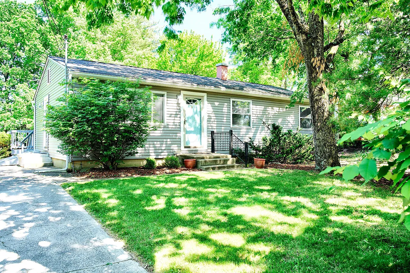 3 bed, 1195 sqft, $3,250 — Photo 1