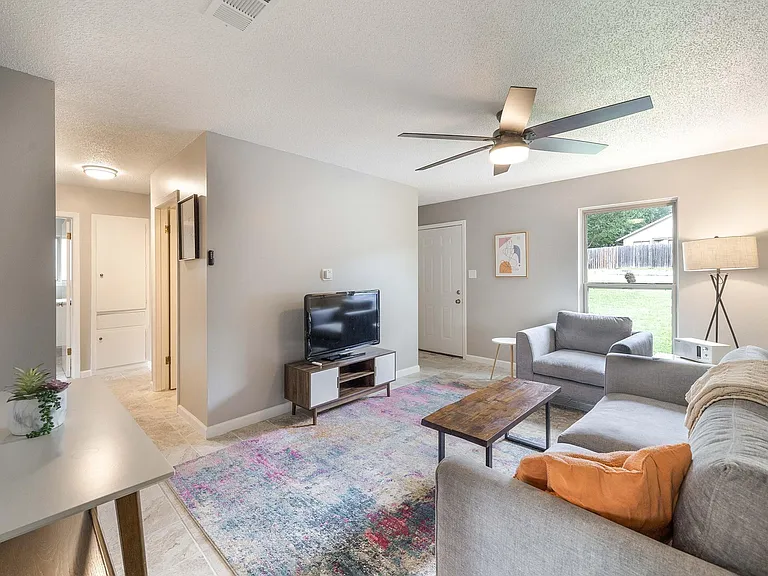 6501 Cooper Ln — Photo 2