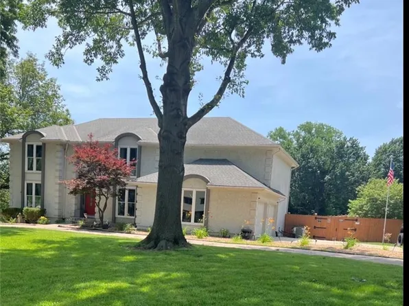 4104 SW Hickory Ln, Blue Springs, MO 64015