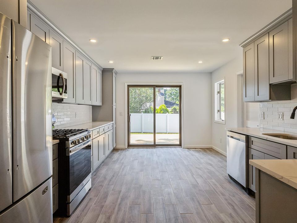 1st image of 2 Hovey Ln #1