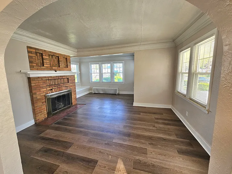 867 Farnham Ave — Photo 5