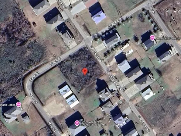 889 Sea Spray Dr, Crystal Beach, TX 77650