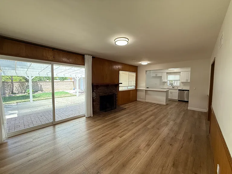 467 E Benwood St — Photo 12
