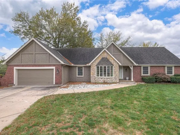 302 NW Bramble Trail Cir, Lees Summit, MO 64064