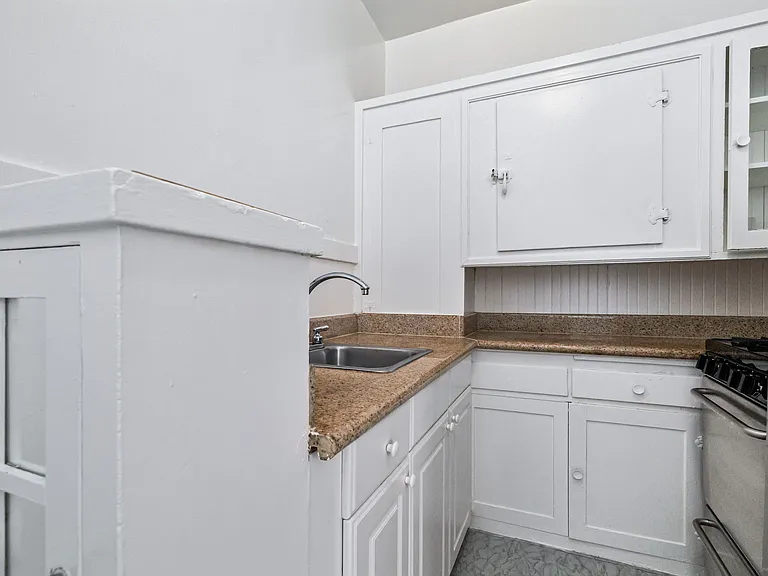 735 O'Farrell — Photo 1